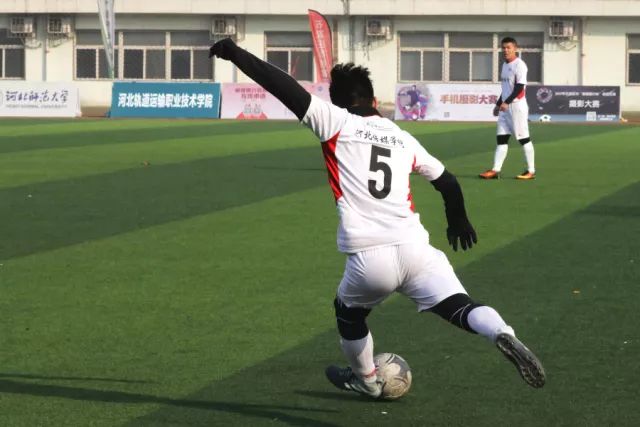 詹俊：曼联首战失利暴露空中防守问题
